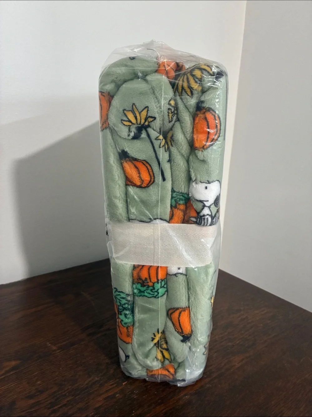 NWT-BERKSHIRE- Peanuts- Snoopy & Woodstock- Green Fall VelvetSoft Blanket 55x70